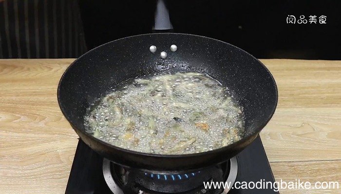 双椒炒小鱼仔 双椒炒小鱼仔的做法