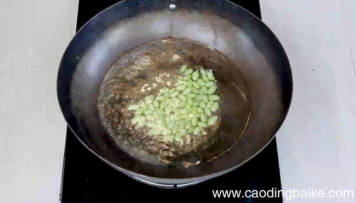 毛豆炒火腿肠的做法 毛豆炒火腿肠怎么做