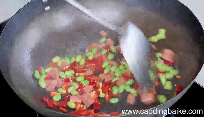 毛豆炒火腿肠的做法 毛豆炒火腿肠怎么做