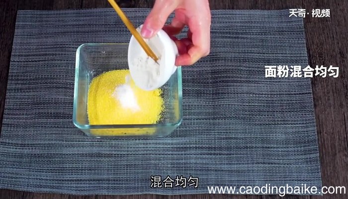 炖小鱼贴饼子怎么做 炖小鱼贴饼子的做法