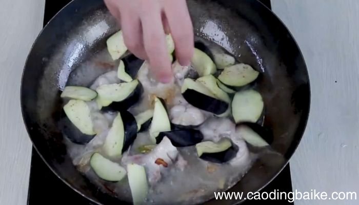 鲶鱼炖茄子的做法鲶鱼炖茄子怎么做