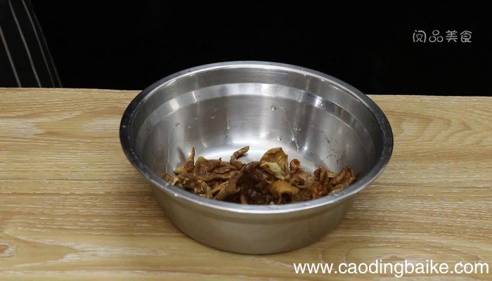 滑菇排骨炖玉米的做法 滑菇排骨炖玉米怎么做好吃