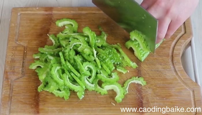 苦瓜芹菜怎么炒好吃炒苦瓜芹菜怎么做