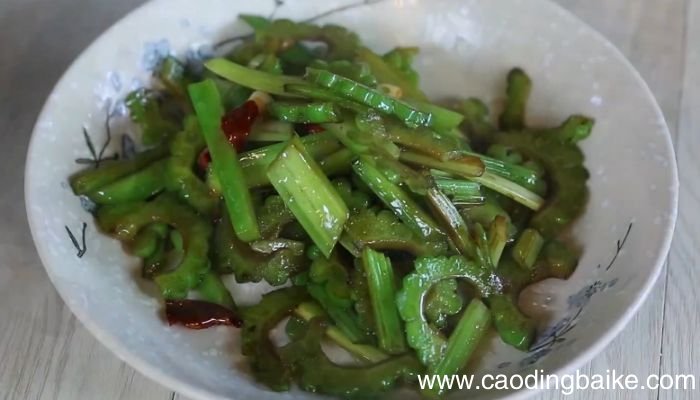 苦瓜芹菜怎么炒好吃炒苦瓜芹菜怎么做