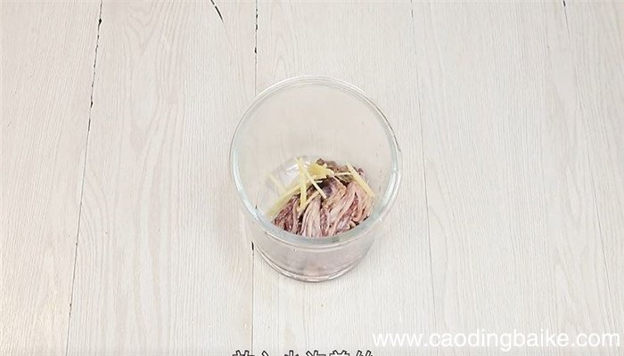 鱿鱼炒芹丝怎么做 鱿鱼炒芹丝的做法