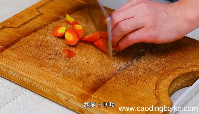 牛奶咖喱鸡翅土豆的做法 牛奶咖喱鸡翅土豆怎么做