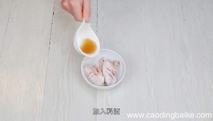 牛奶咖喱鸡翅土豆的做法 牛奶咖喱鸡翅土豆怎么做