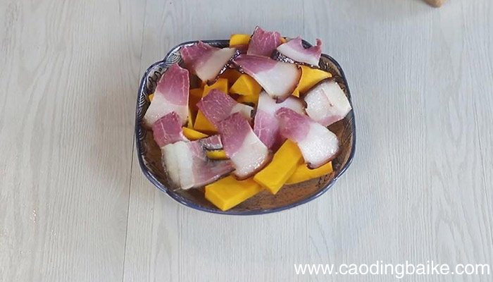 南瓜蒸咸肉怎么做 南瓜蒸咸肉的做法