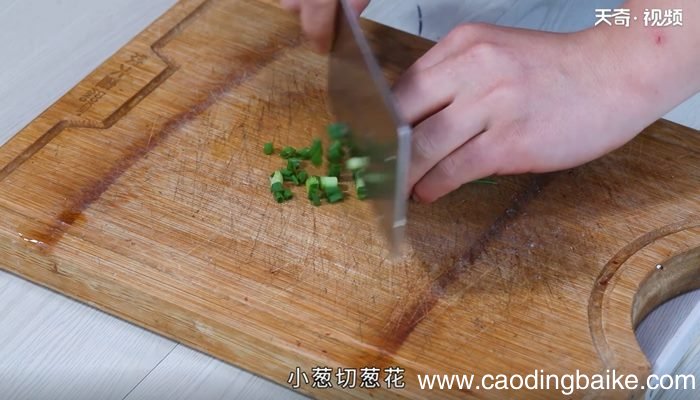 手撕凉拌鸡丝的做法 手撕凉拌鸡丝怎么做