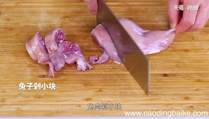 兔肉炖鸡怎么做 兔肉炖鸡的做法