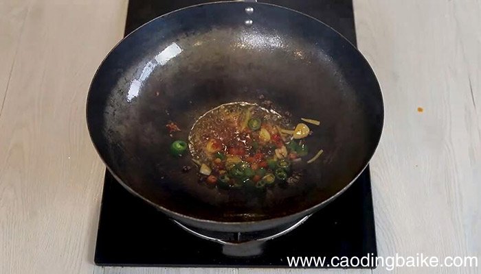 泡萝卜炒鱿鱼的做法 泡萝卜炒鱿鱼怎么做