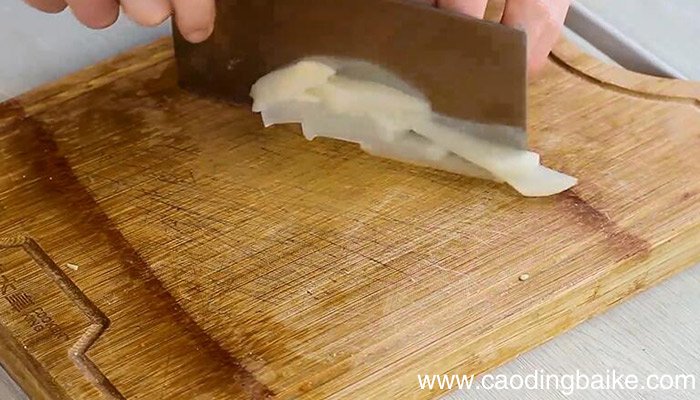 泡萝卜炒鱿鱼的做法 泡萝卜炒鱿鱼怎么做