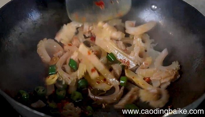 泡萝卜炒鱿鱼的做法 泡萝卜炒鱿鱼怎么做
