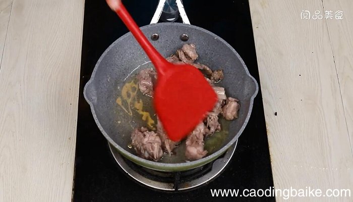家常炒排骨的做法 家常炒排骨怎么做