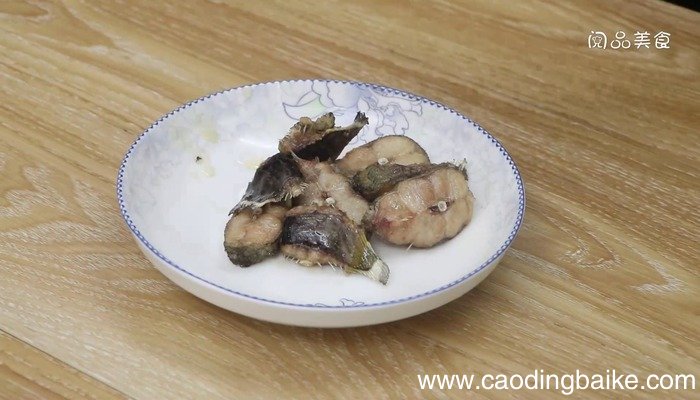 蒜子烧鲶鱼怎么做,蒜子烧鲶鱼怎么做好吃