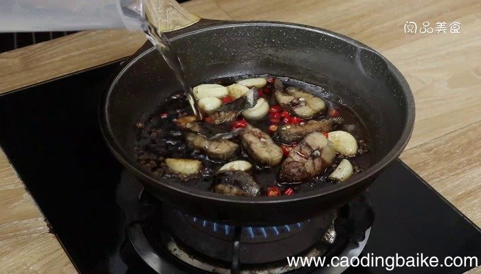 蒜子烧鲶鱼怎么做,蒜子烧鲶鱼怎么做好吃