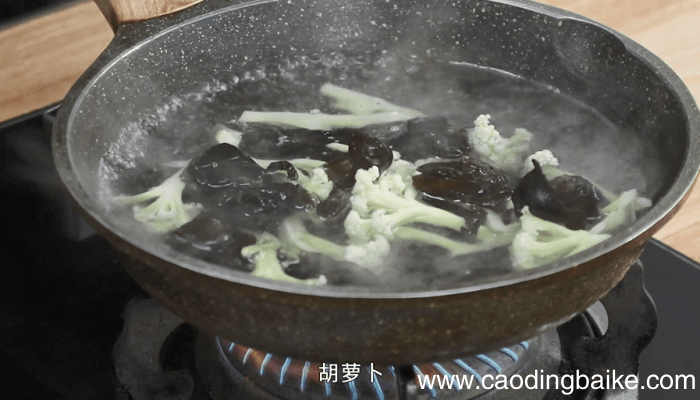 水煮猪舌的做法