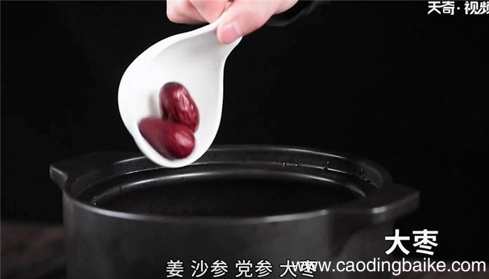 滋补鸡爪汤怎么做 滋补鸡爪汤的做法