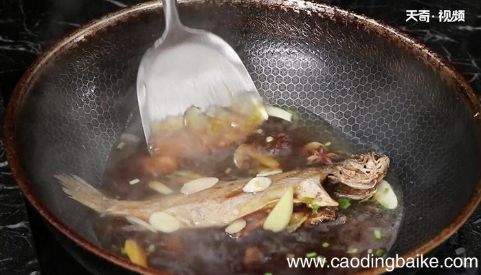 家焖黄鱼的做法 家焖黄鱼怎么做