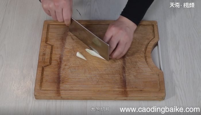 土豆炖鸡块的家常做法 土豆炖鸡块怎么做