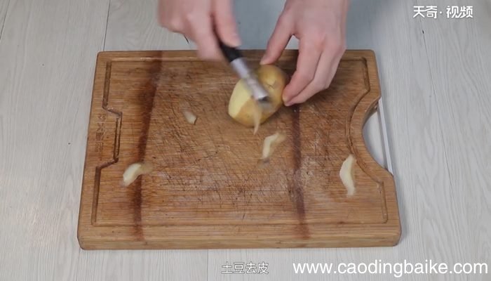 土豆炖鸡块的家常做法 土豆炖鸡块怎么做