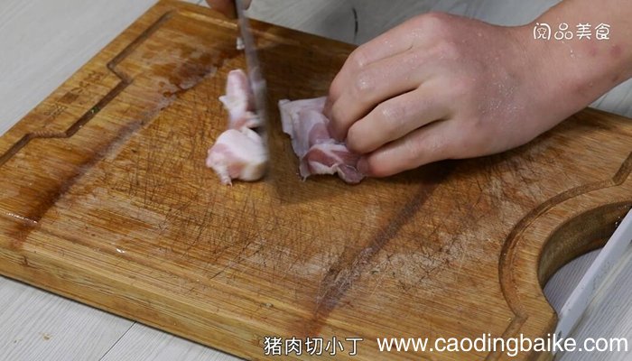肉丁焖青豆家常做法 肉丁焖青豆怎么做