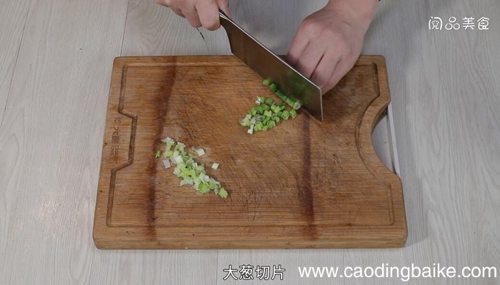 肉丁焖青豆家常做法 肉丁焖青豆怎么做