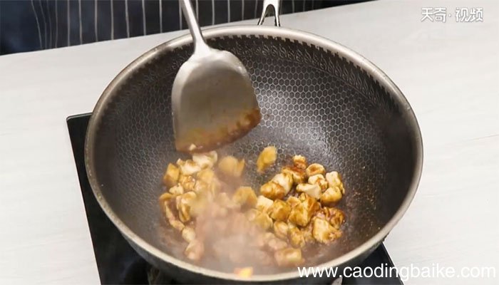 酱爆鸡丁的做法 酱爆鸡丁怎么做