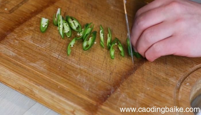 腊肉炒火腿肠的做法腊肉炒火腿肠怎么做