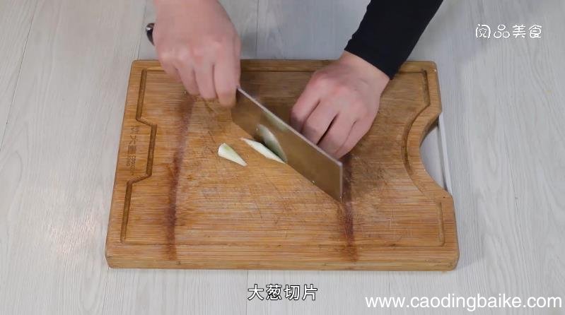 彩椒菱角牛肉粒的做法，彩椒菱角牛肉粒怎么做
