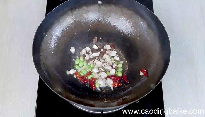 毛豆炒香菇的做法 毛豆炒香菇怎么做