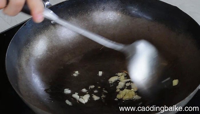 青豆炒香菇怎么做好吃 青豆炒香菇的做法