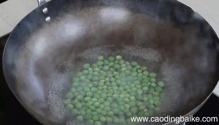 青豆炒香菇怎么做好吃 青豆炒香菇的做法