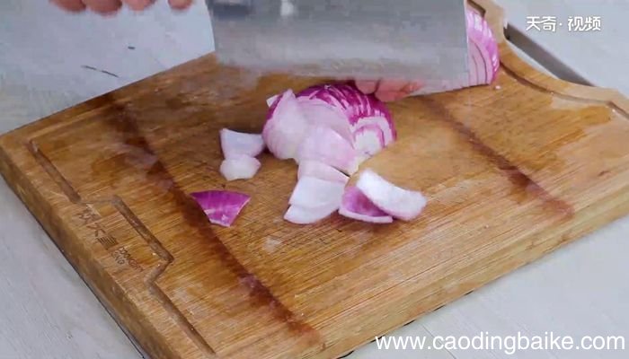 洋葱炒肉丁的做法洋葱炒肉丁怎么做
