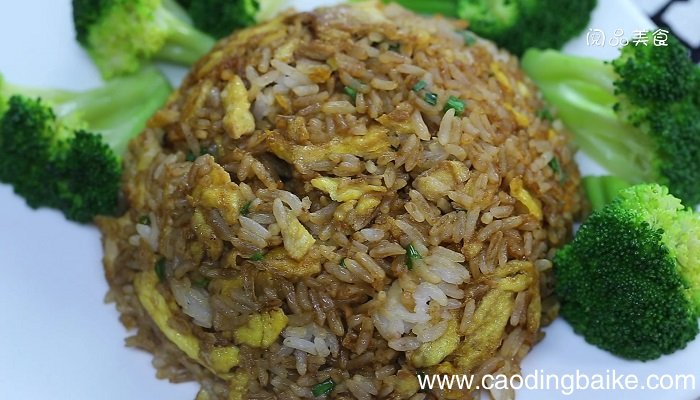 西兰花配蛋炒饭的做法 西兰花配蛋炒饭怎么做