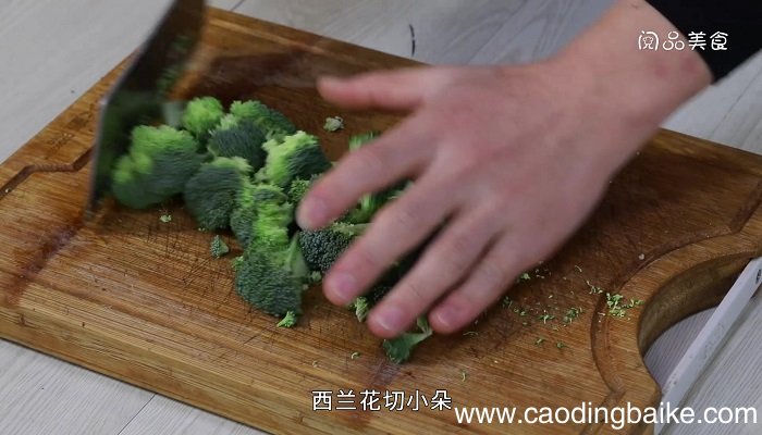 西兰花配蛋炒饭的做法 西兰花配蛋炒饭怎么做