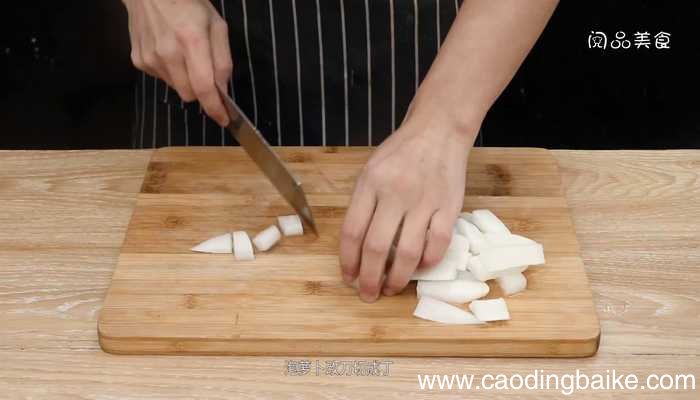 泡萝卜烧乳鸽 泡萝卜烧乳鸽的做法
