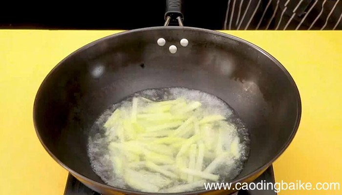 平底锅怎么炸薯条 平底锅炸薯条的做法