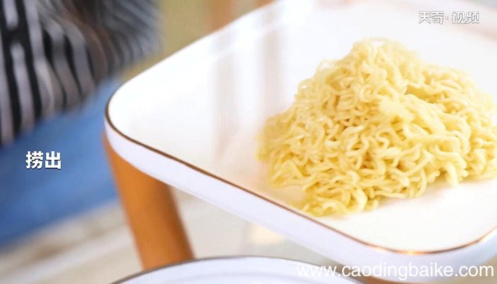炒方便面怎么做好吃 炒方便面的做法