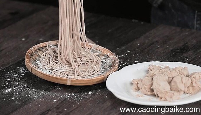 凉拌饸络的做法 凉拌饸络怎么做