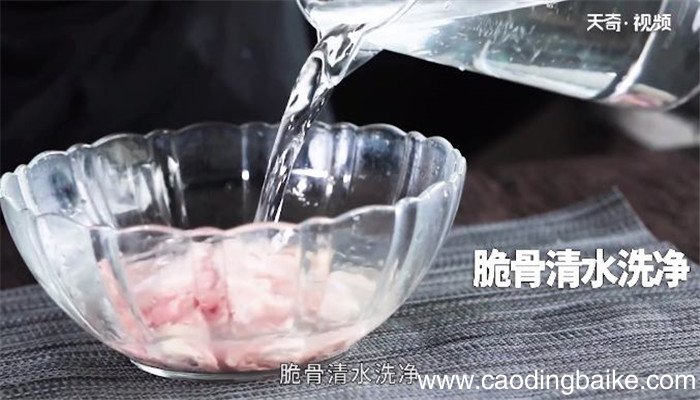 酸辣鸡脆骨怎么做 酸辣鸡脆骨的做法
