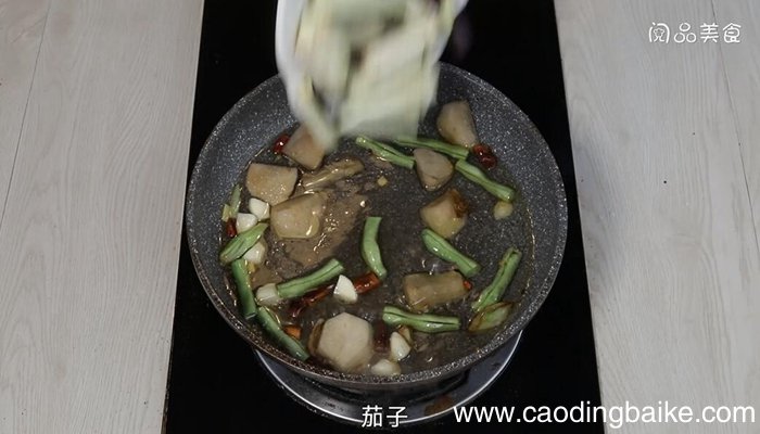 茄子土豆豆角怎么炒 茄子土豆豆角的做法