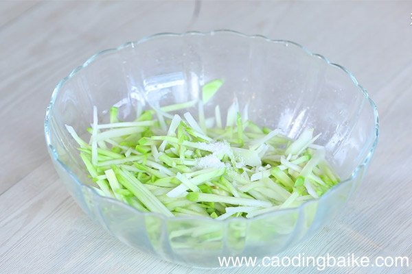 炒新鲜芥菜疙瘩丝的做法 儿菜怎么做好吃