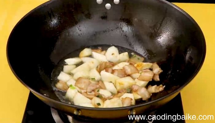 五花肉炖山药怎么做 五花肉炖山药的做法