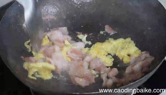 培根炒鸡蛋怎么做 培根炒鸡蛋的做法