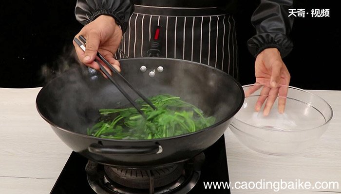 果仁菠菜怎么做 果仁菠菜的做法