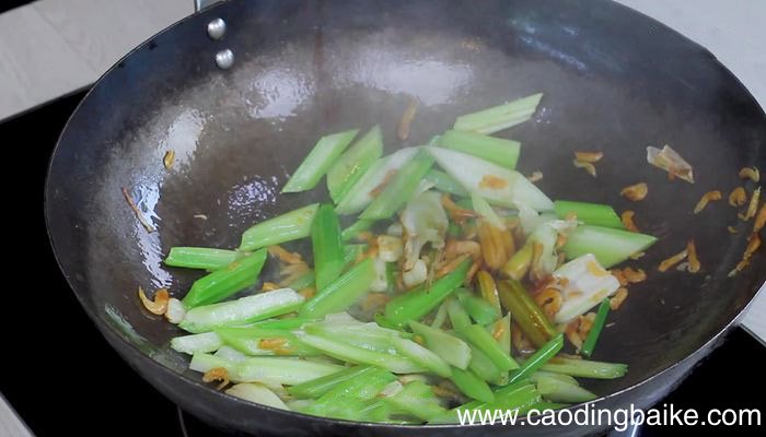 芹菜海米怎么炒好吃 芹菜海米的做法