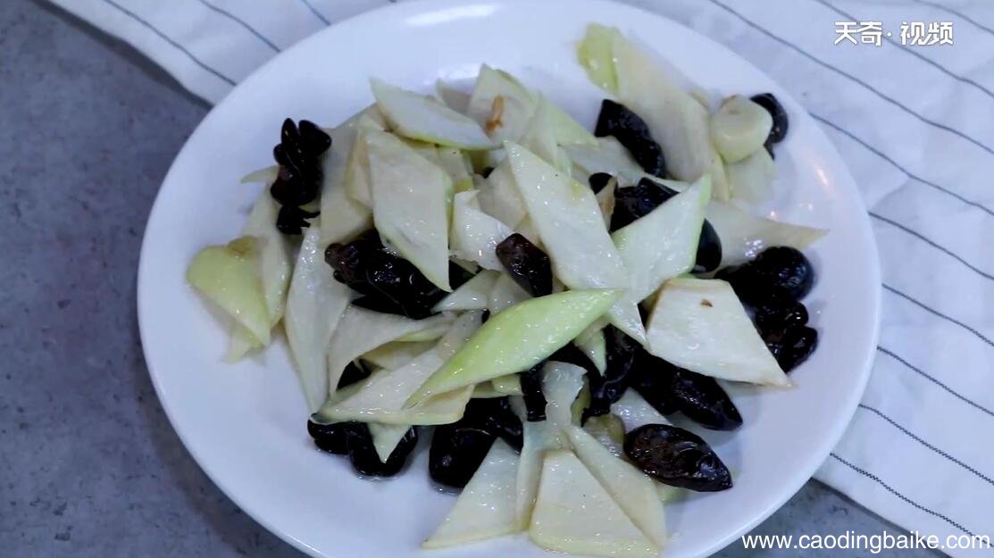 清炒茭白木耳的做法 清炒茭白木耳怎么做