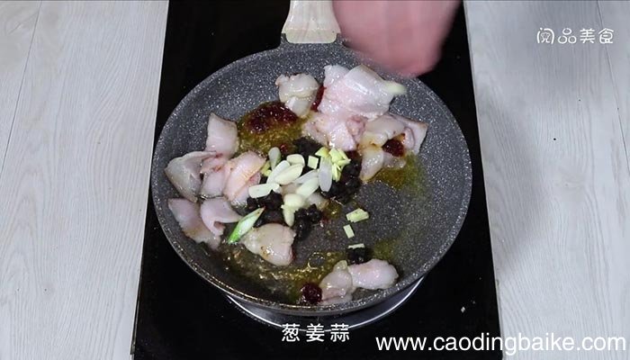 芦笋炒回锅肉怎么炒 芦笋炒回锅肉