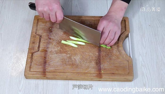 芦笋炒回锅肉怎么炒 芦笋炒回锅肉
